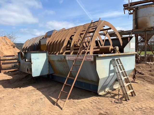 KRUPP + SVEDALA 3 feed - Cone crusher: picture 2 KRUPP + SVEDALA 3 feed - Cone crusher: picture 2