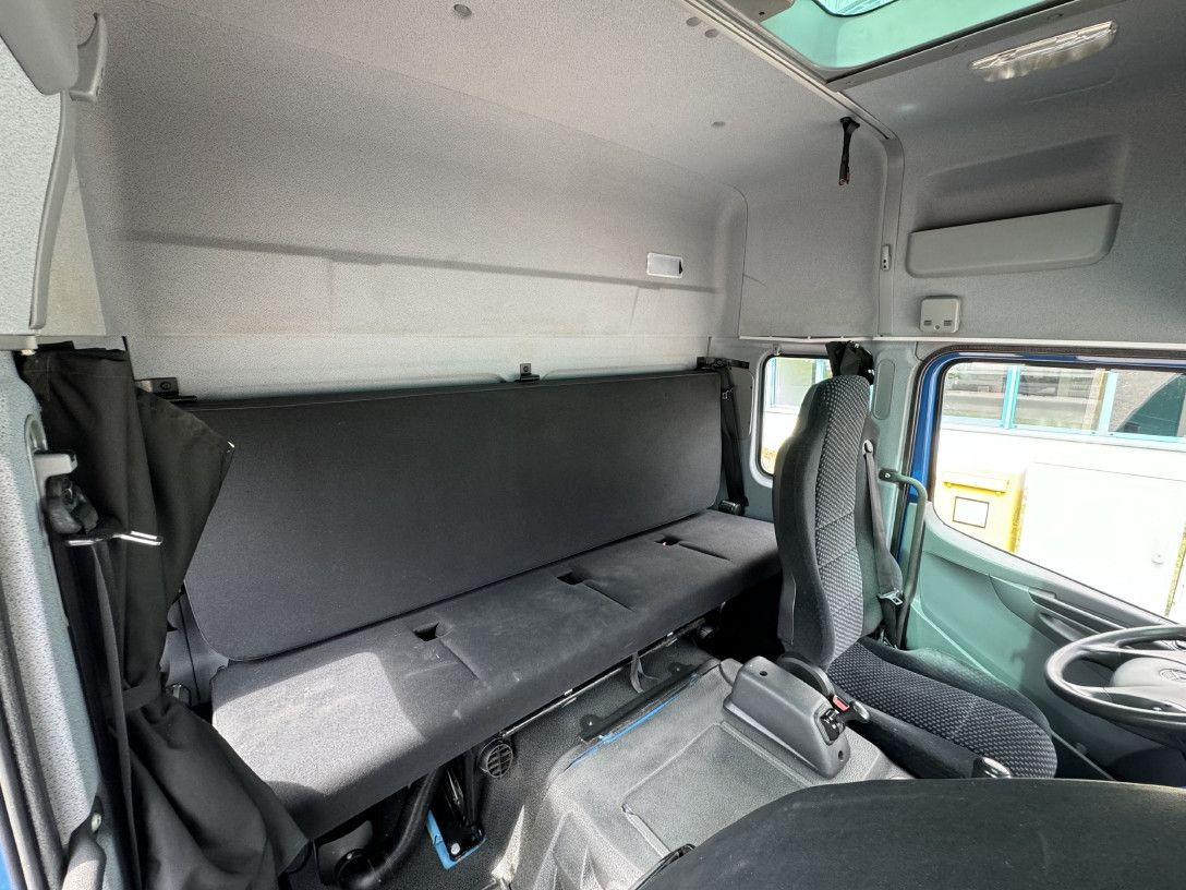Mercedes-Benz Atego 1224 L Möbelkoffer GH 6-Sitze u-LBW Umzug - Box truck: picture 2 Mercedes-Benz Atego 1224 L Möbelkoffer GH 6-Sitze u-LBW Umzug - Box truck: picture 2