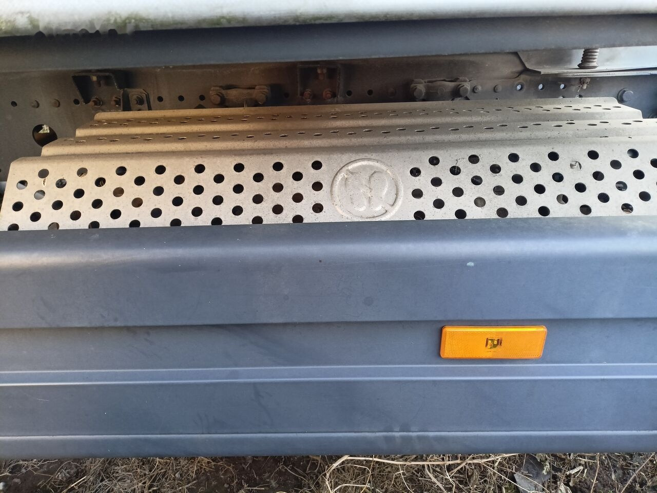 Mercedes-Benz Atego 1527,1530 A00649050 Mercedes-Benz 1524,1527,1530 - Catalytic converter for Truck: picture 1 Mercedes-Benz Atego 1527,1530 A00649050 Mercedes-Benz 1524,1527,1530 - Catalytic converter for Truck: picture 1