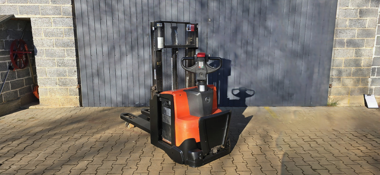 BT SWE 200 D initilal lift, wstępne podnoszenie wideł - Stacker: picture 1 BT SWE 200 D initilal lift, wstępne podnoszenie wideł - Stacker: picture 1