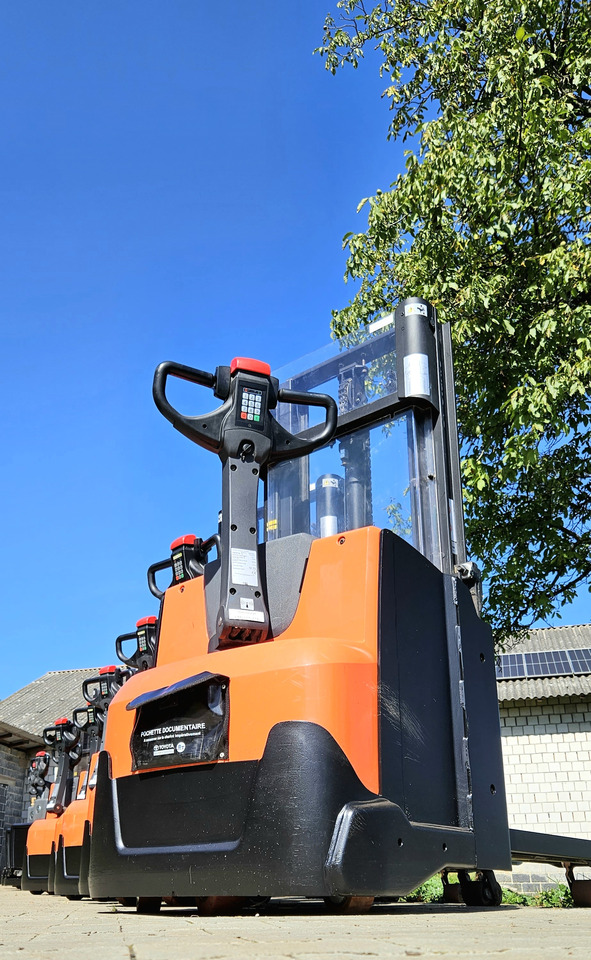BT SWE 200 Staxio Toyota Initial lift, wstępne podnoszenie wideł, niski maszt - Stacker: picture 2 BT SWE 200 Staxio Toyota Initial lift, wstępne podnoszenie wideł, niski maszt - Stacker: picture 2