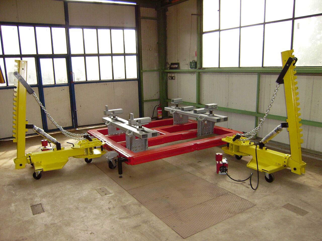 Frame for Truck Cabin Repair / Rahmen für die Reparatur von Lkw-Fahrerhäusern / Rám pro opravu kabin nákladních vozidel / Cadru pentru repararea cabinelor camioanelor - Workshop equipment: picture 3 Frame for Truck Cabin Repair / Rahmen für die Reparatur von Lkw-Fahrerhäusern / Rám pro opravu kabin nákladních vozidel / Cadru pentru repararea cabinelor camioanelor - Workshop equipment: picture 3