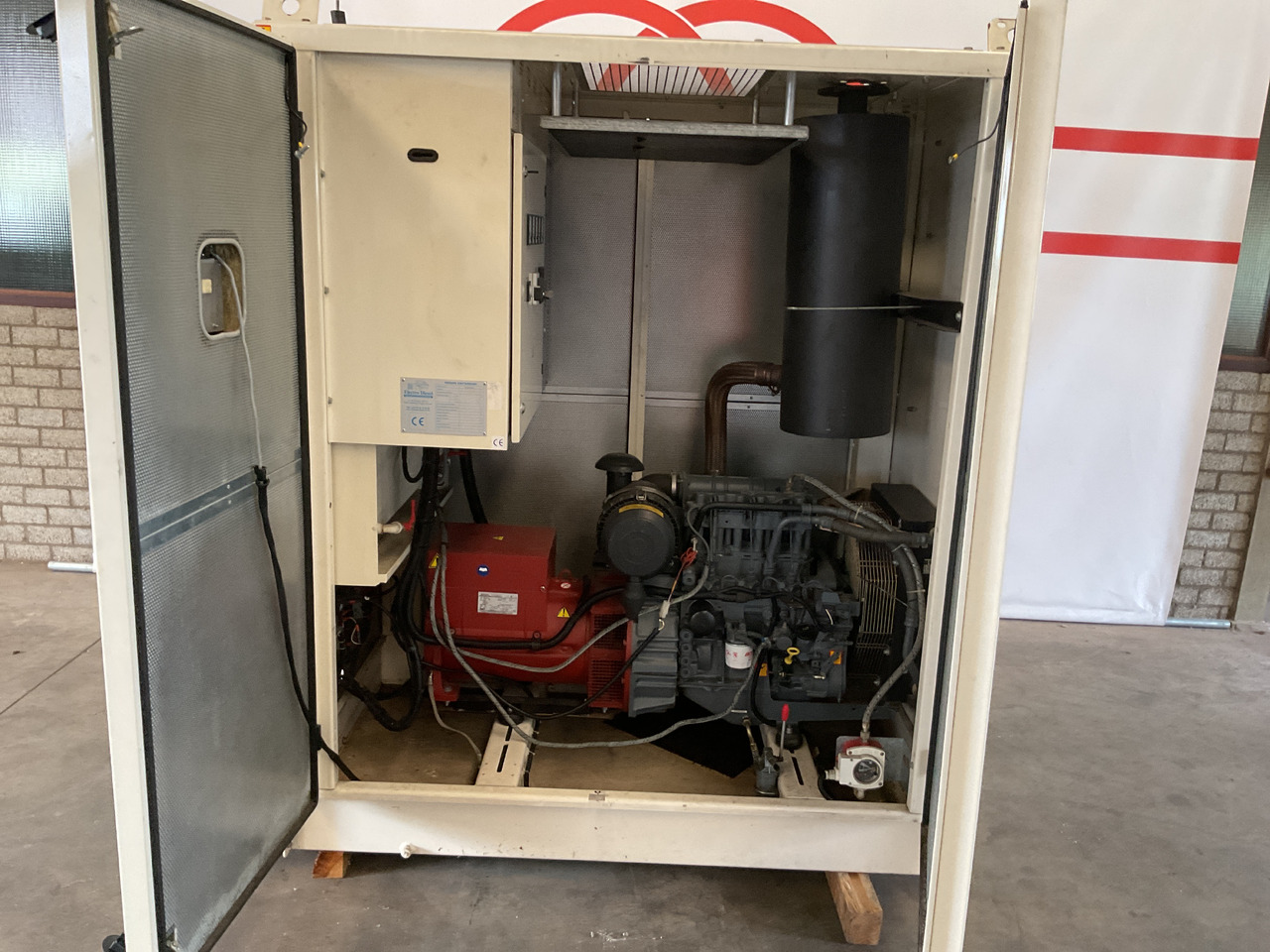 Deutz F3M1011F, 45KVA generatorset. Like brand new. Low standby hours - Generator set: picture 3 Deutz F3M1011F, 45KVA generatorset. Like brand new. Low standby hours - Generator set: picture 3