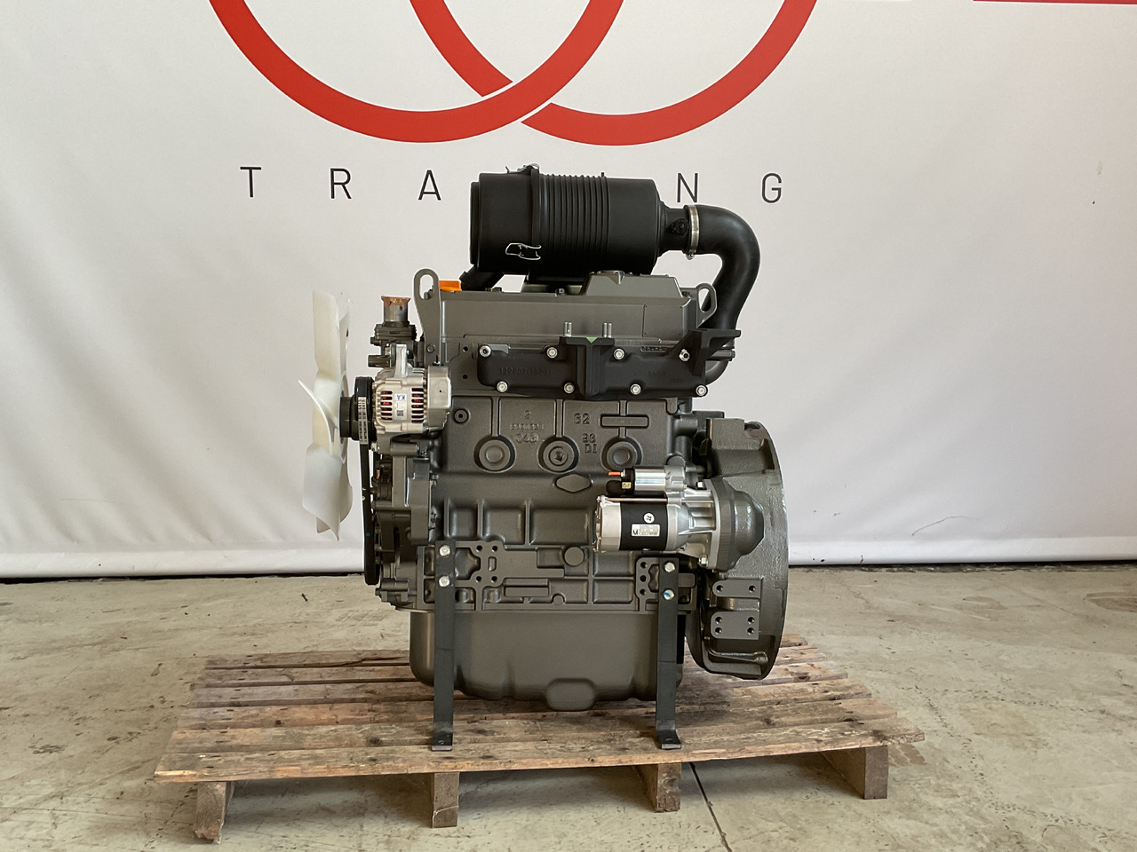 Yanmar 4TNV98 - Engine: picture 2 Yanmar 4TNV98 - Engine: picture 2