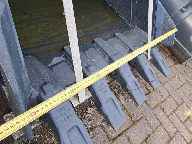 Hyundai Excavator digging bucket 140, 61K4-30501 - Bucket for Construction machinery: picture 3 Hyundai Excavator digging bucket 140, 61K4-30501 - Bucket for Construction machinery: picture 3