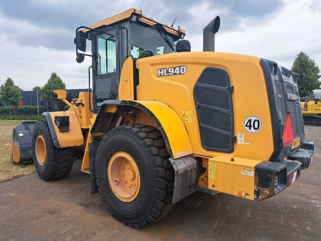 Hyundai HL940 - Wheel loader: picture 3 Hyundai HL940 - Wheel loader: picture 3