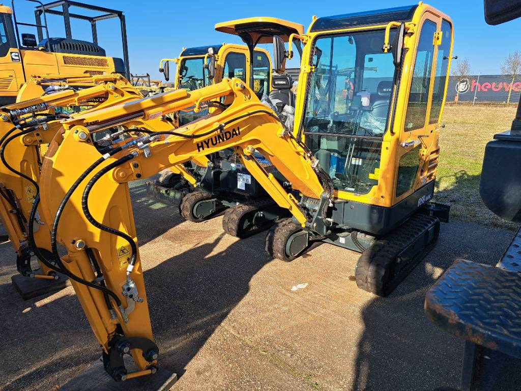 Hyundai R18-9AK - Mini excavator: picture 1 Hyundai R18-9AK - Mini excavator: picture 1