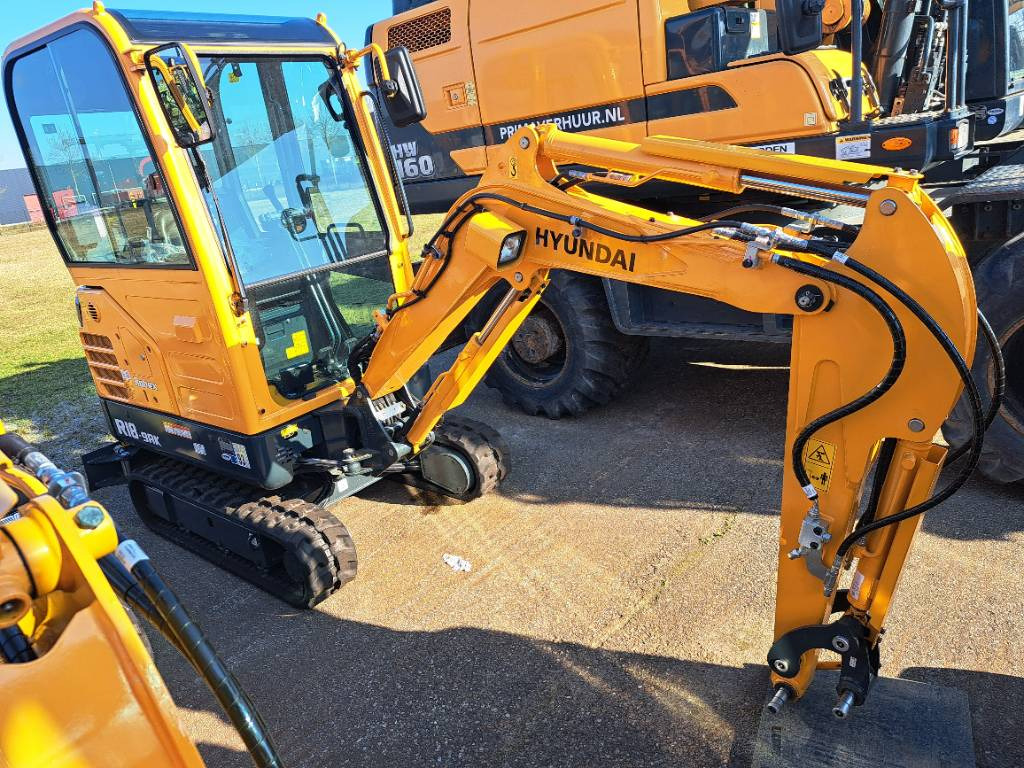 Hyundai R18-9AK - Mini excavator: picture 2 Hyundai R18-9AK - Mini excavator: picture 2