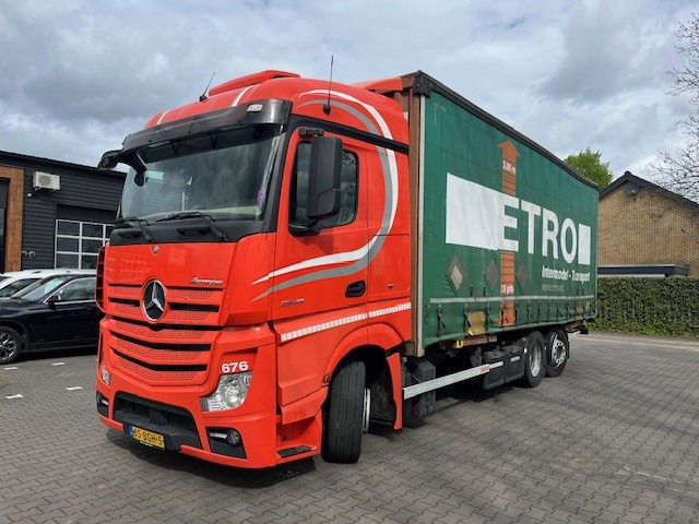 Mercedes Benz Actros 2642 6x2 Mega BDF met zeilbak - Curtainsider truck: picture 1 Mercedes Benz Actros 2642 6x2 Mega BDF met zeilbak - Curtainsider truck: picture 1
