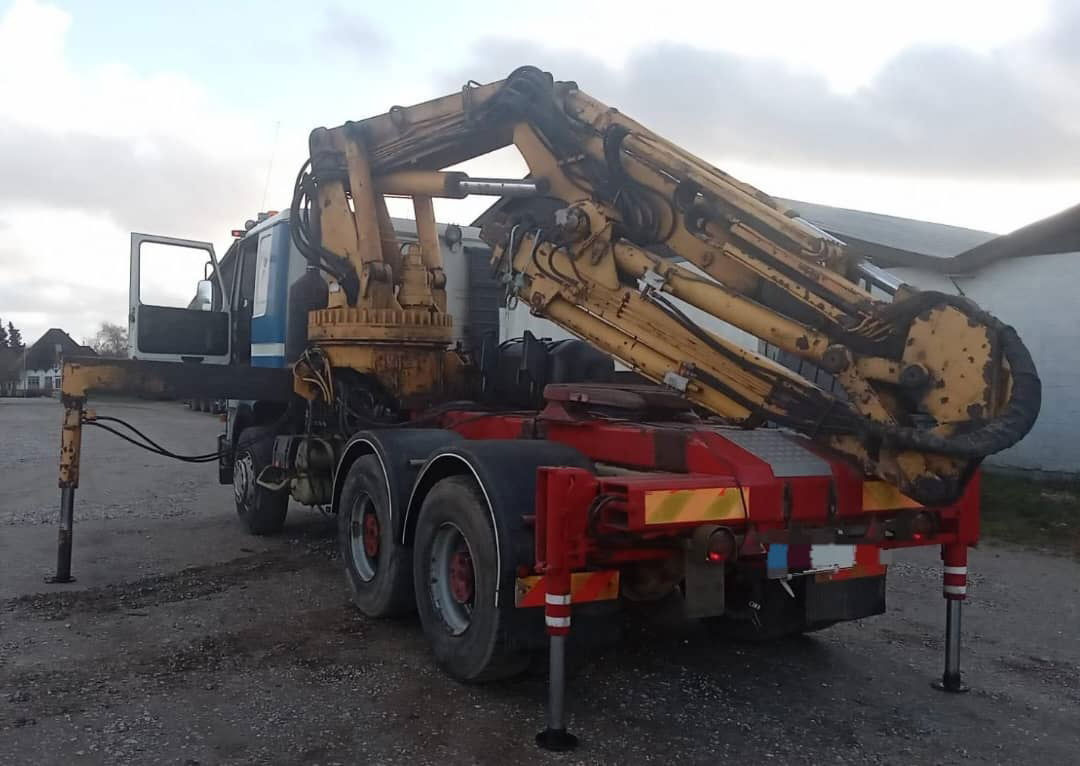 Scania R143-450 V8 Tractor unit with crane - Tractor unit: picture 4 Scania R143-450 V8 Tractor unit with crane - Tractor unit: picture 4