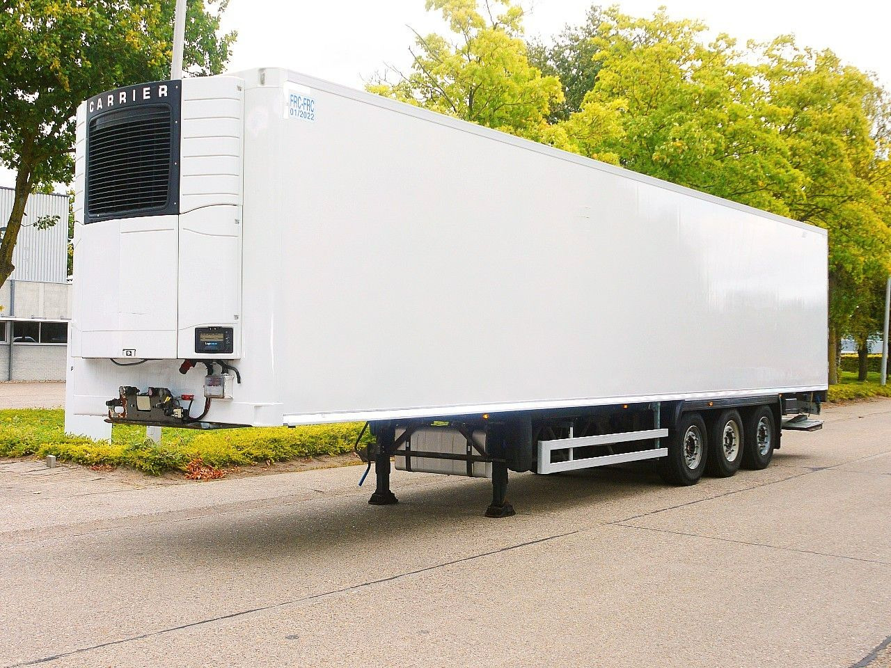 Lamberet CARRIER VECTOR 1950 MULTI TEMP. SAF. LADBORDWAND - Refrigerator semi-trailer: picture 2 Lamberet CARRIER VECTOR 1950 MULTI TEMP. SAF. LADBORDWAND - Refrigerator semi-trailer: picture 2