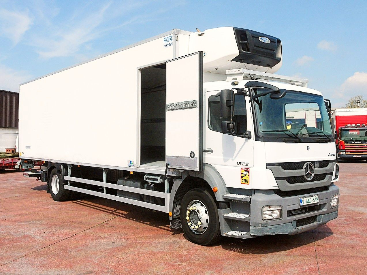 Mercedes-Benz 1829 AXOR KUHLKOFFER CARRIER SUPRA 950 MULTI A/C - Refrigerator truck: picture 3 Mercedes-Benz 1829 AXOR KUHLKOFFER CARRIER SUPRA 950 MULTI A/C - Refrigerator truck: picture 3