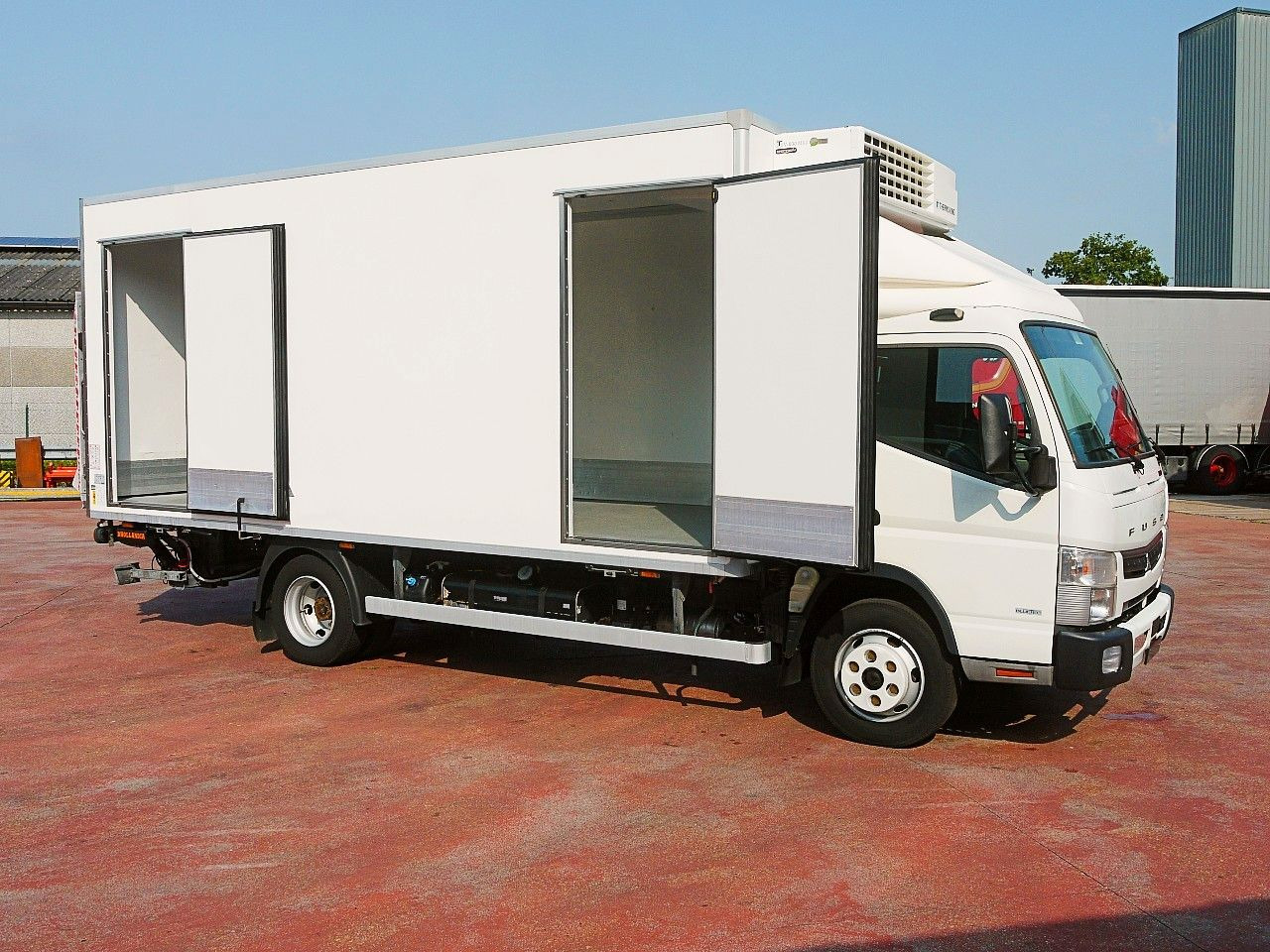 Mitsubishi FUSO CANTER 3.0 KUHLKOFFER THERMOKING V800 MT AC - Refrigerated van: picture 3 Mitsubishi FUSO CANTER 3.0 KUHLKOFFER THERMOKING V800 MT AC - Refrigerated van: picture 3