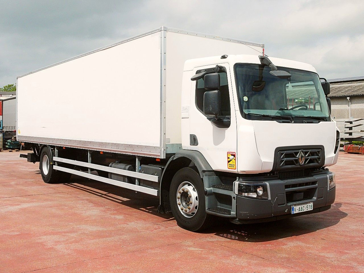Renault D 19.280 MEUBEL KOFFER LADEBORDWAND 180tkm - Box truck: picture 2 Renault D 19.280 MEUBEL KOFFER LADEBORDWAND 180tkm - Box truck: picture 2