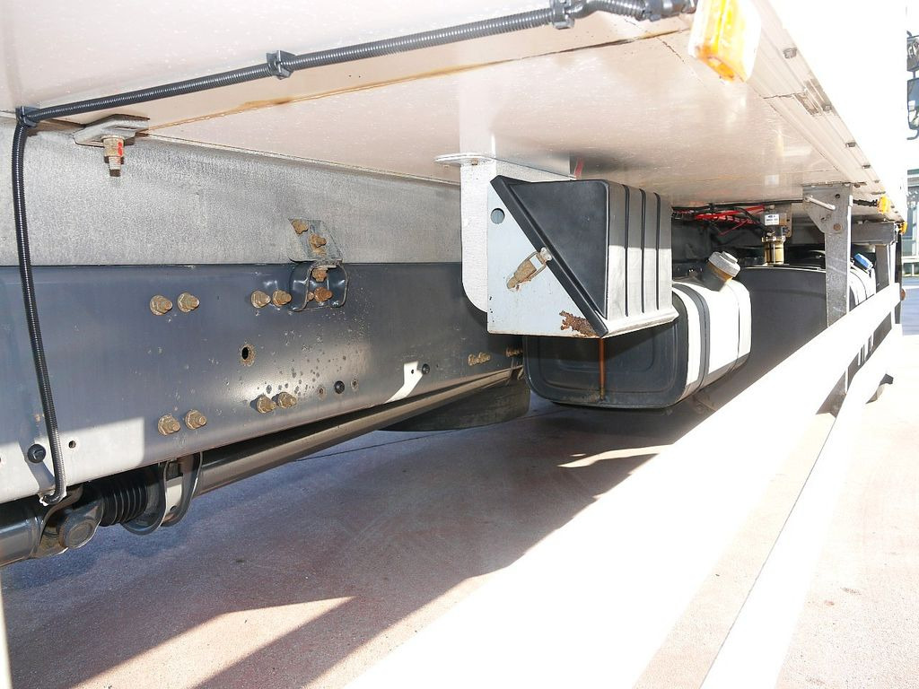 Refrigerator truck Renault P 270.19 D KUHLKOFER CARRIER SUPRA 950 MULIT LBW: picture 18
