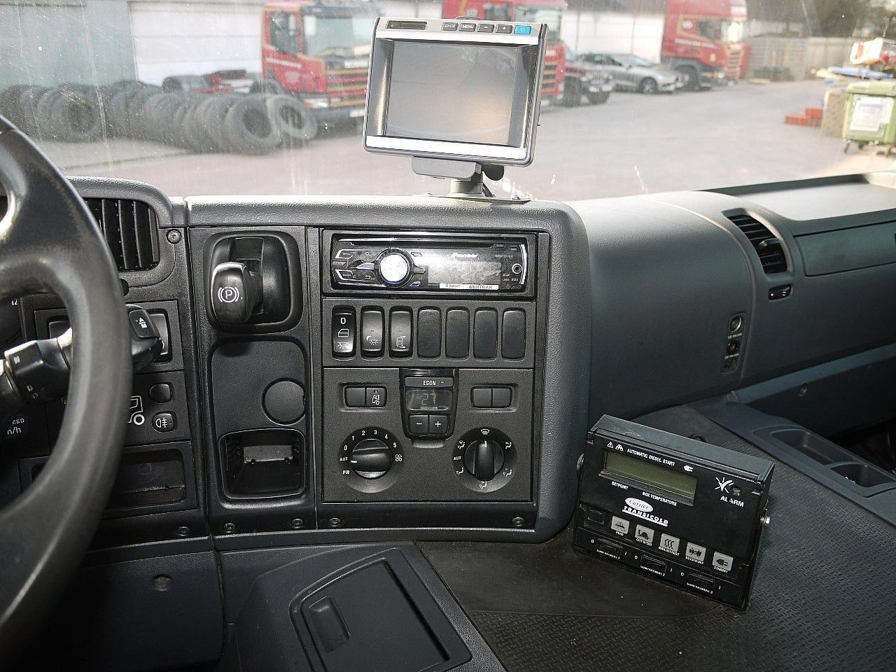 Refrigerator truck Scania P 230 KUHLKOFFER CARRIER SUPRA 950 MT A/C Scania P 230 KUHLKOFFER CARRIER SUPRA 950 MT A/C: picture 15