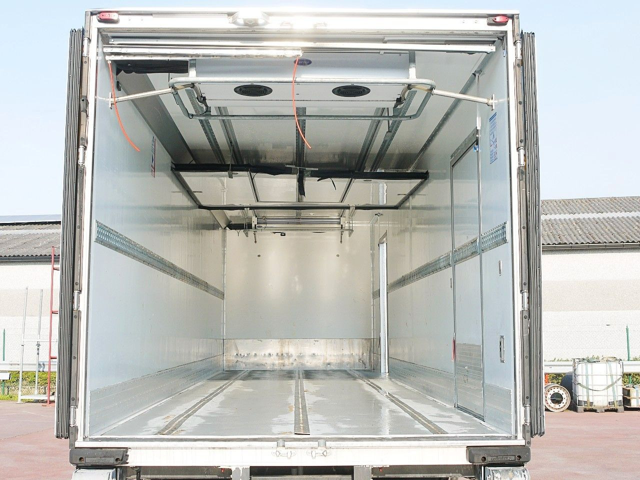 Refrigerator truck Scania P 230 KUHLKOFFER CARRIER SUPRA 950 MT A/C Scania P 230 KUHLKOFFER CARRIER SUPRA 950 MT A/C: picture 10