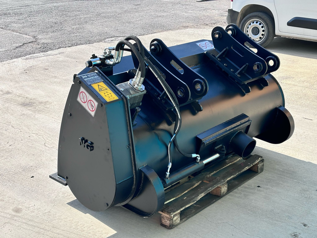 New Loader bucket for Loader CONCRETE MIXING BUCKET - NG ATTACHMENTS: picture 6