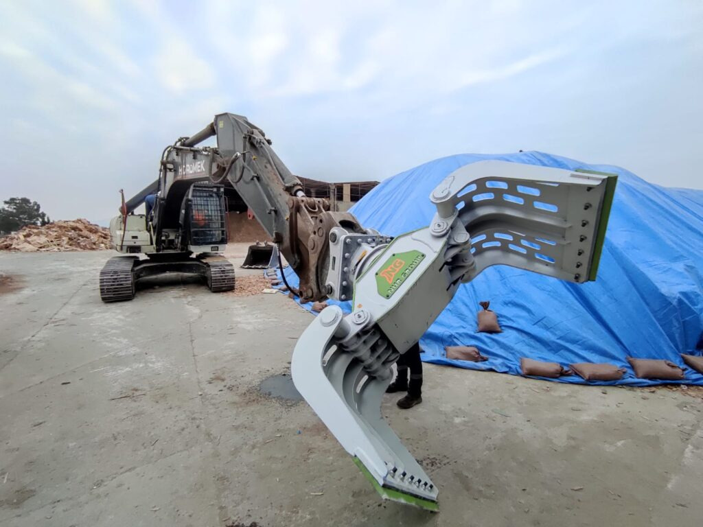 New Grapple for Mini excavator SELECTOR SORTIER GRAPPLE - NG ATTACHMENTS: picture 14 New Grapple for Mini excavator SELECTOR SORTIER GRAPPLE - NG ATTACHMENTS: picture 14