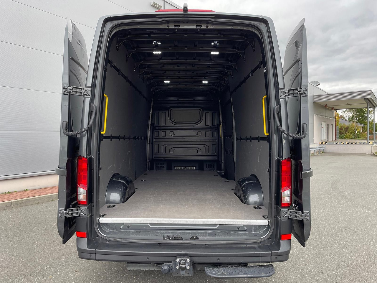 Panel van MAN TGE 3.160 L4H3 KASTEN TEMPOMAT AHK SITZHZ DAB: picture 11 Panel van MAN TGE 3.160 L4H3 KASTEN TEMPOMAT AHK SITZHZ DAB: picture 11