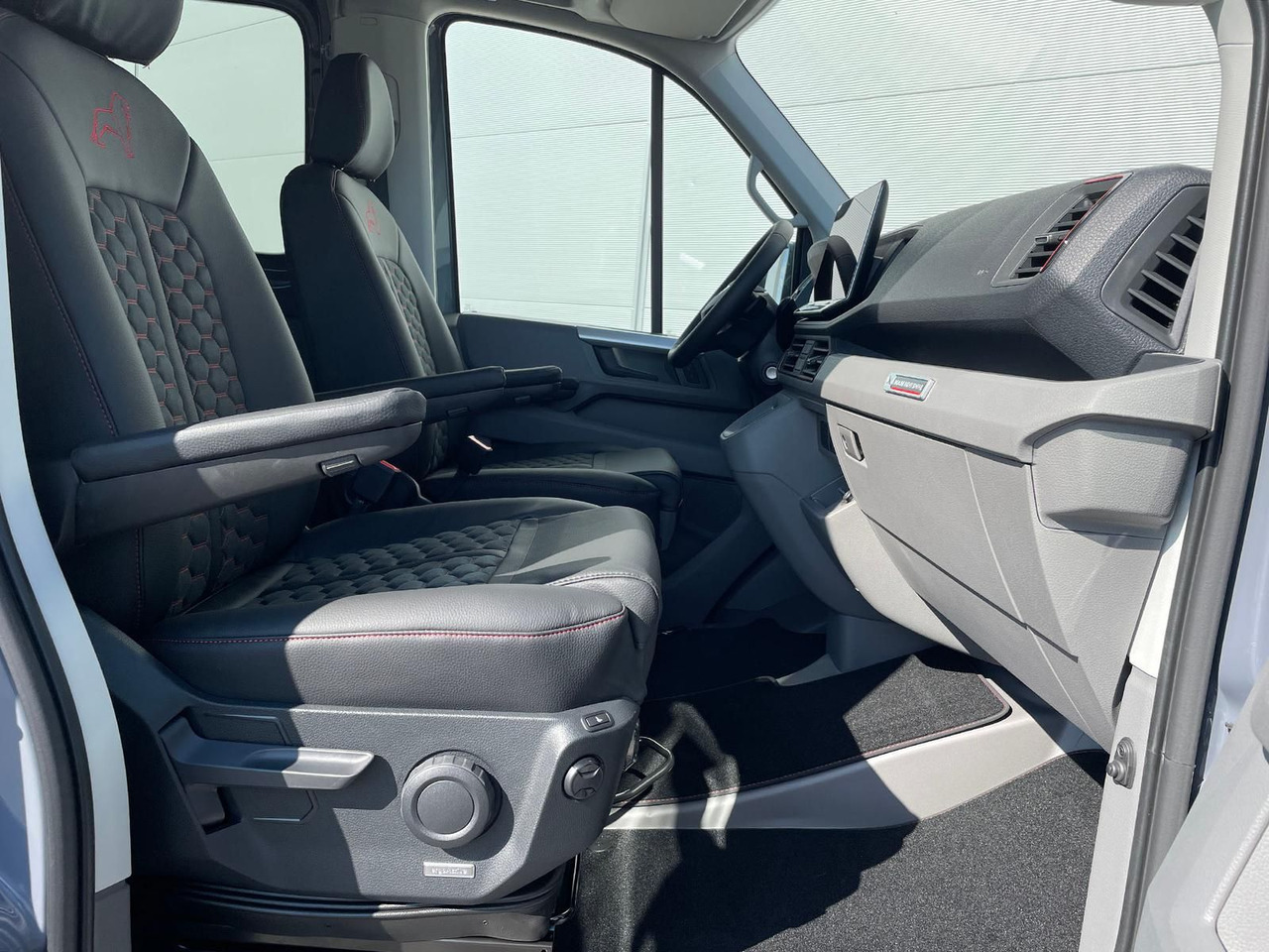 Car MAN TGE 3.200 L3H2 MIXTO 4x4 Individual S ACC STANDH: picture 14 Car MAN TGE 3.200 L3H2 MIXTO 4x4 Individual S ACC STANDH: picture 14