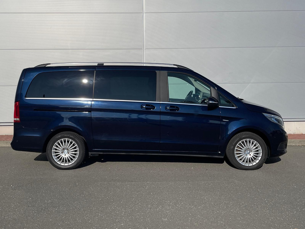 Mercedes-Benz V 250 d Avantgarde 360°KAMERA LED ALLRAD - Passenger van: picture 5 Mercedes-Benz V 250 d Avantgarde 360°KAMERA LED ALLRAD - Passenger van: picture 5