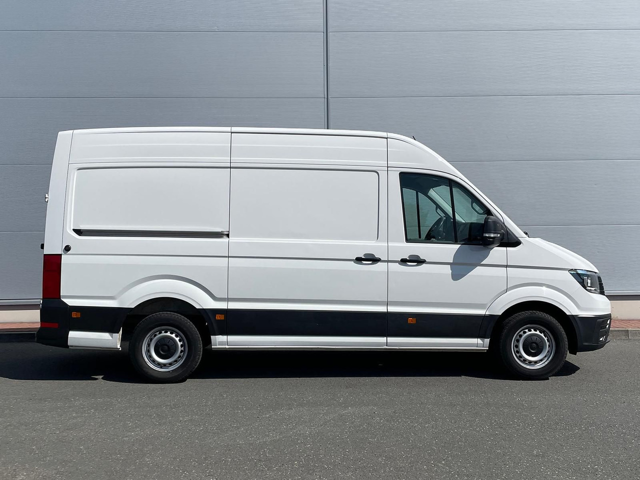 Volkswagen Crafter Kasten 35 L3H3 RWD AHK SITZH 2Schiebetür - Passenger van: picture 5 Volkswagen Crafter Kasten 35 L3H3 RWD AHK SITZH 2Schiebetür - Passenger van: picture 5