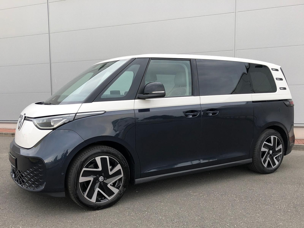 Volkswagen ID. Buzz 150 kW Pro AHK ACC MATRIX LED KEYLESS - Minibus, Electric bus: picture 1 Volkswagen ID. Buzz 150 kW Pro AHK ACC MATRIX LED KEYLESS - Minibus, Electric bus: picture 1