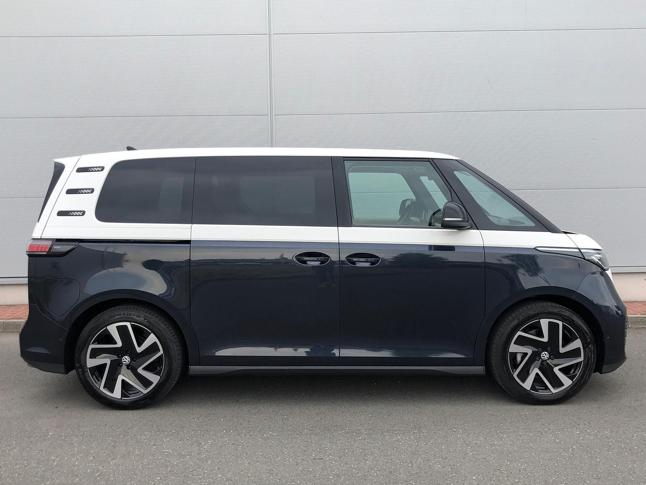Volkswagen ID. Buzz 150 kW Pro AHK ACC MATRIX LED KEYLESS - Passenger van, Electric van: picture 5 Volkswagen ID. Buzz 150 kW Pro AHK ACC MATRIX LED KEYLESS - Passenger van, Electric van: picture 5
