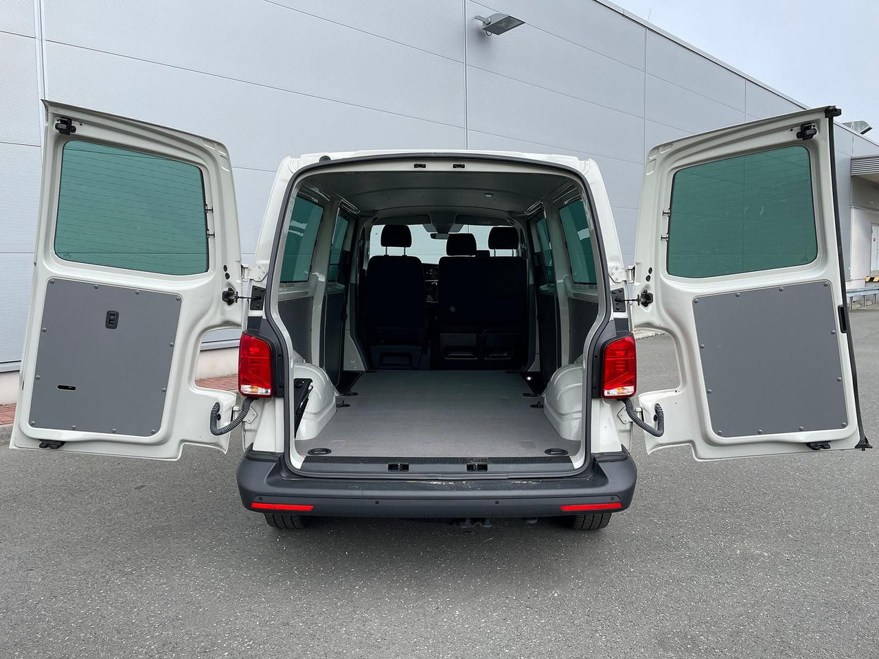 New Panel van Volkswagen T6.1 Transporter 2.0 TDI lang 4MOTION SITZHZ NAV: picture 30