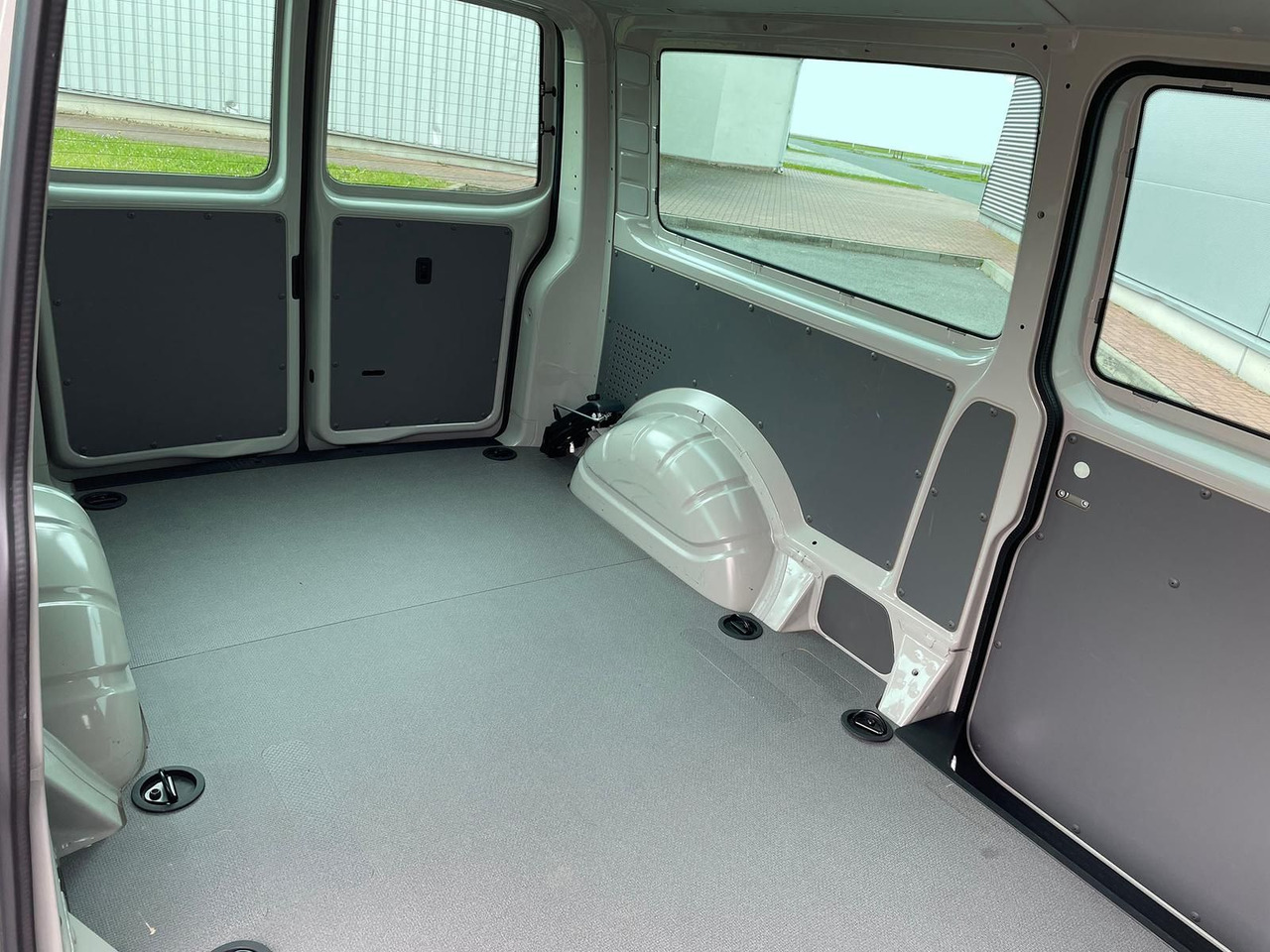 New Panel van Volkswagen T6.1 Transporter 2.0 TDI lang 4MOTION SITZHZ NAV: picture 10