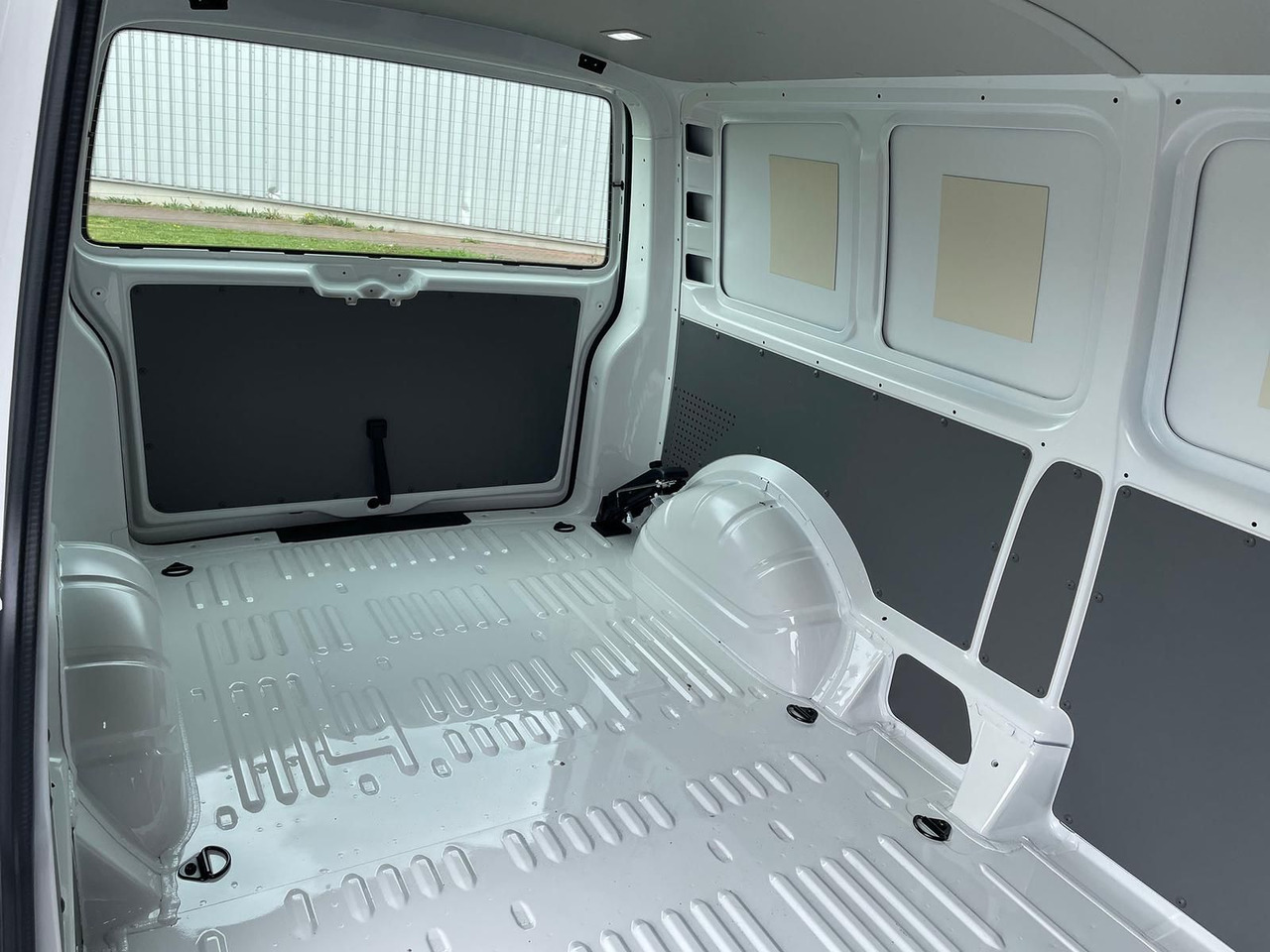 Panel van Volkswagen T6.1 Transporter Mixto lang 4M MFL LED TEMPOMAT: picture 10