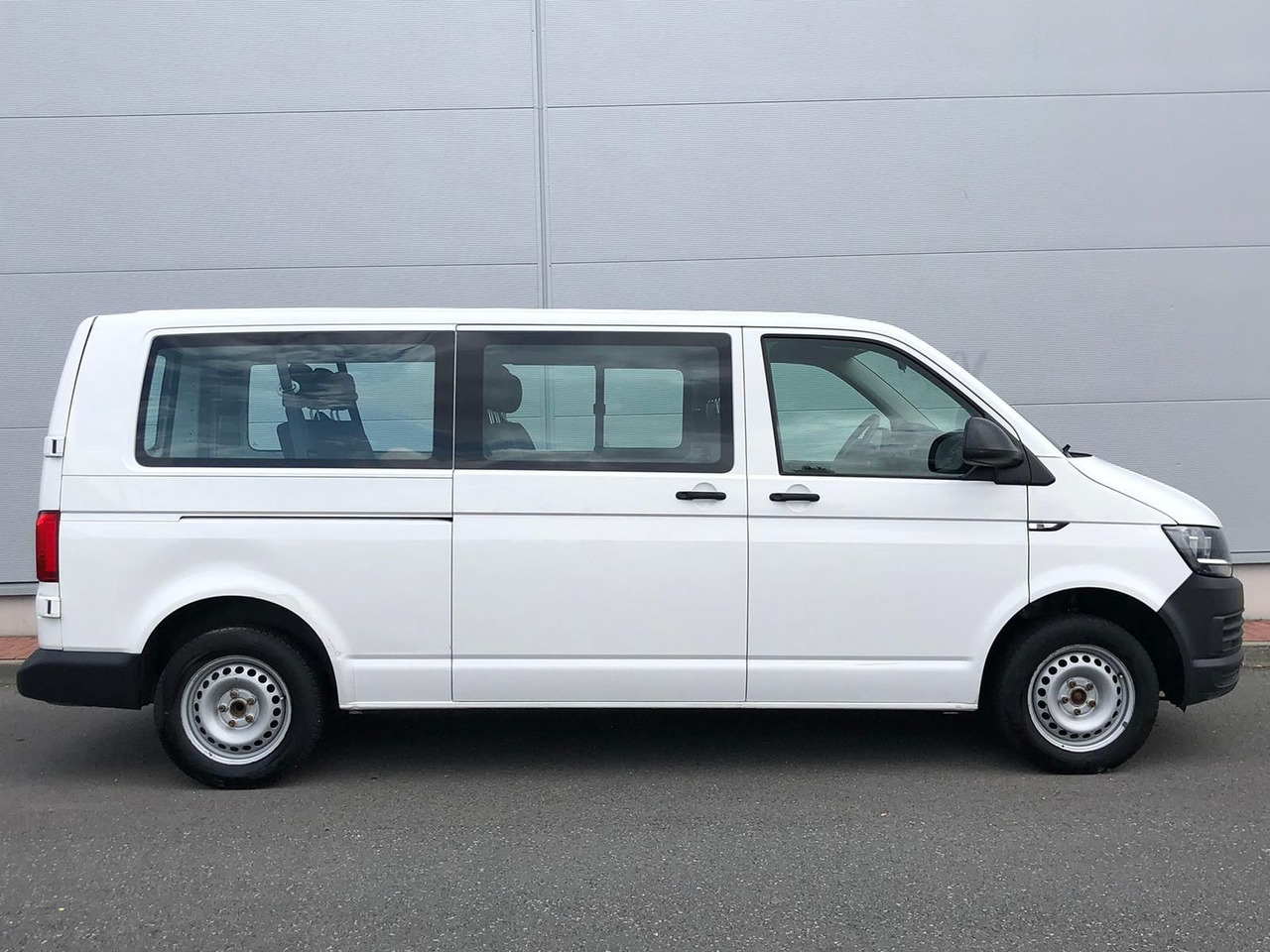 Volkswagen T6 Transporter 2.0 TDI Kombi lang 9-SITZE TEMP - Car: picture 5 Volkswagen T6 Transporter 2.0 TDI Kombi lang 9-SITZE TEMP - Car: picture 5