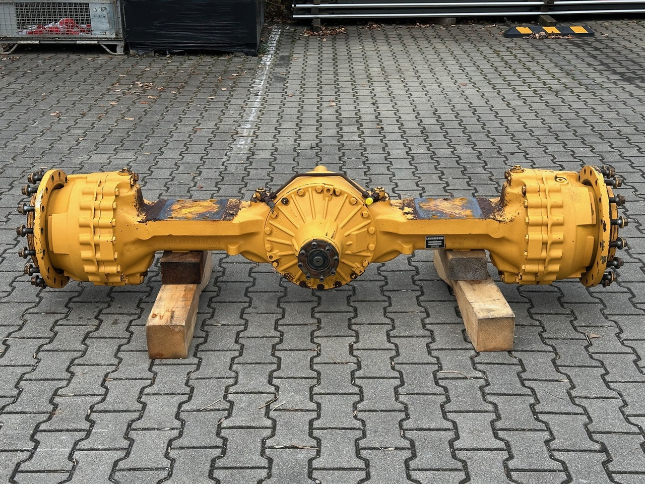 LIEBHERR Original Vorderachse-Planetenstarrachse Typ:MT-L3085/DKV-P4. ID-Nr.10022956 – ID-Nr.10045102 – ID-Nr.10425798. L544-443, L544-445, L550-456. #10425798.1791457# - Front axle for Wheel loader: picture 1 LIEBHERR Original Vorderachse-Planetenstarrachse Typ:MT-L3085/DKV-P4. ID-Nr.10022956 – ID-Nr.10045102 – ID-Nr.10425798. L544-443, L544-445, L550-456. #10425798.1791457# - Front axle for Wheel loader: picture 1