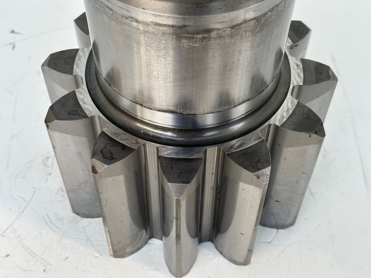 Swing motor for Crawler excavator Liebherr Abtriebswelle ID-Nr.90208977.  SAT325A296.  R934-1550, R938-1650,  R945-1866.   #90208977.12#: picture 8 Swing motor for Crawler excavator Liebherr Abtriebswelle ID-Nr.90208977.  SAT325A296.  R934-1550, R938-1650,  R945-1866.   #90208977.12#: picture 8