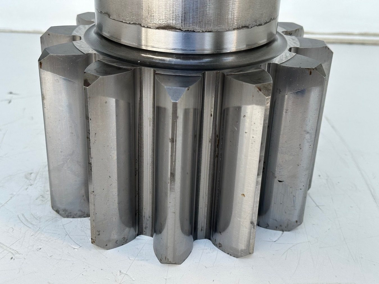 Swing motor for Crawler excavator Liebherr Abtriebswelle ID-Nr.90208977.  SAT325A296.  R934-1550, R938-1650,  R945-1866.   #90208977.12#: picture 9 Swing motor for Crawler excavator Liebherr Abtriebswelle ID-Nr.90208977.  SAT325A296.  R934-1550, R938-1650,  R945-1866.   #90208977.12#: picture 9