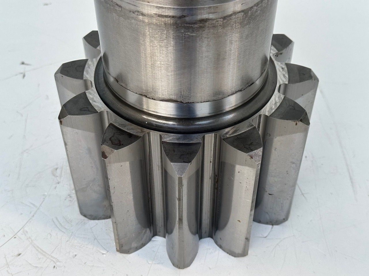 Swing motor for Crawler excavator Liebherr Abtriebswelle ID-Nr.90208977.  SAT325A296.  R934-1550, R938-1650,  R945-1866.   #90208977.12#: picture 7 Swing motor for Crawler excavator Liebherr Abtriebswelle ID-Nr.90208977.  SAT325A296.  R934-1550, R938-1650,  R945-1866.   #90208977.12#: picture 7