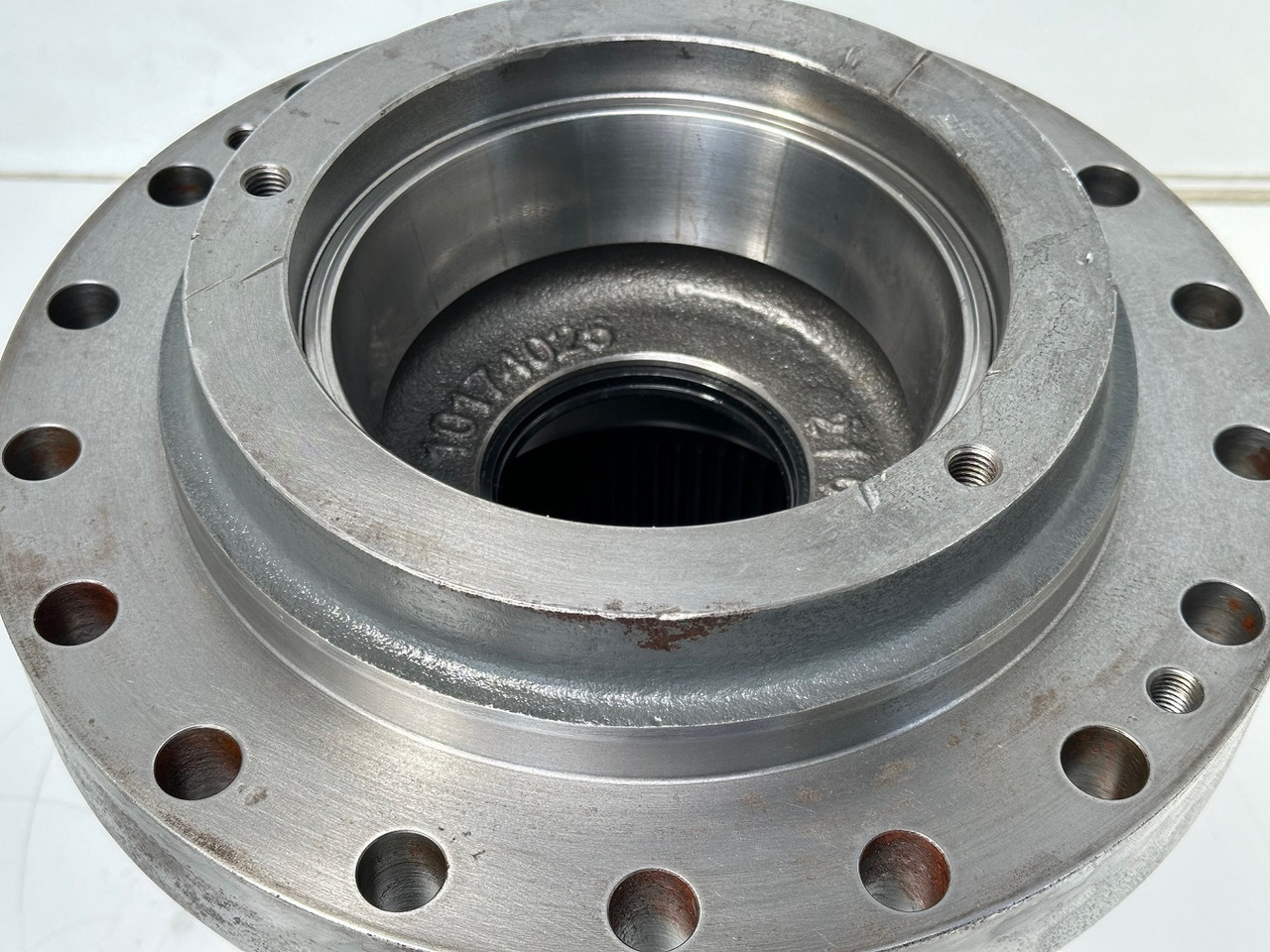 Swing motor for Excavator Liebherr Abtriebswellengehäuse ID-Nr.90015650 - Innenrad ID-Nr.90015651 inkl. beiden Kegelrollenlager ID-Nr.761008503 - ID-Nr.10195527. SAT225/268 - SAT250/278 - SAT250/283. #11501.31885#: picture 16 Swing motor for Excavator Liebherr Abtriebswellengehäuse ID-Nr.90015650 - Innenrad ID-Nr.90015651 inkl. beiden Kegelrollenlager ID-Nr.761008503 - ID-Nr.10195527. SAT225/268 - SAT250/278 - SAT250/283. #11501.31885#: picture 16