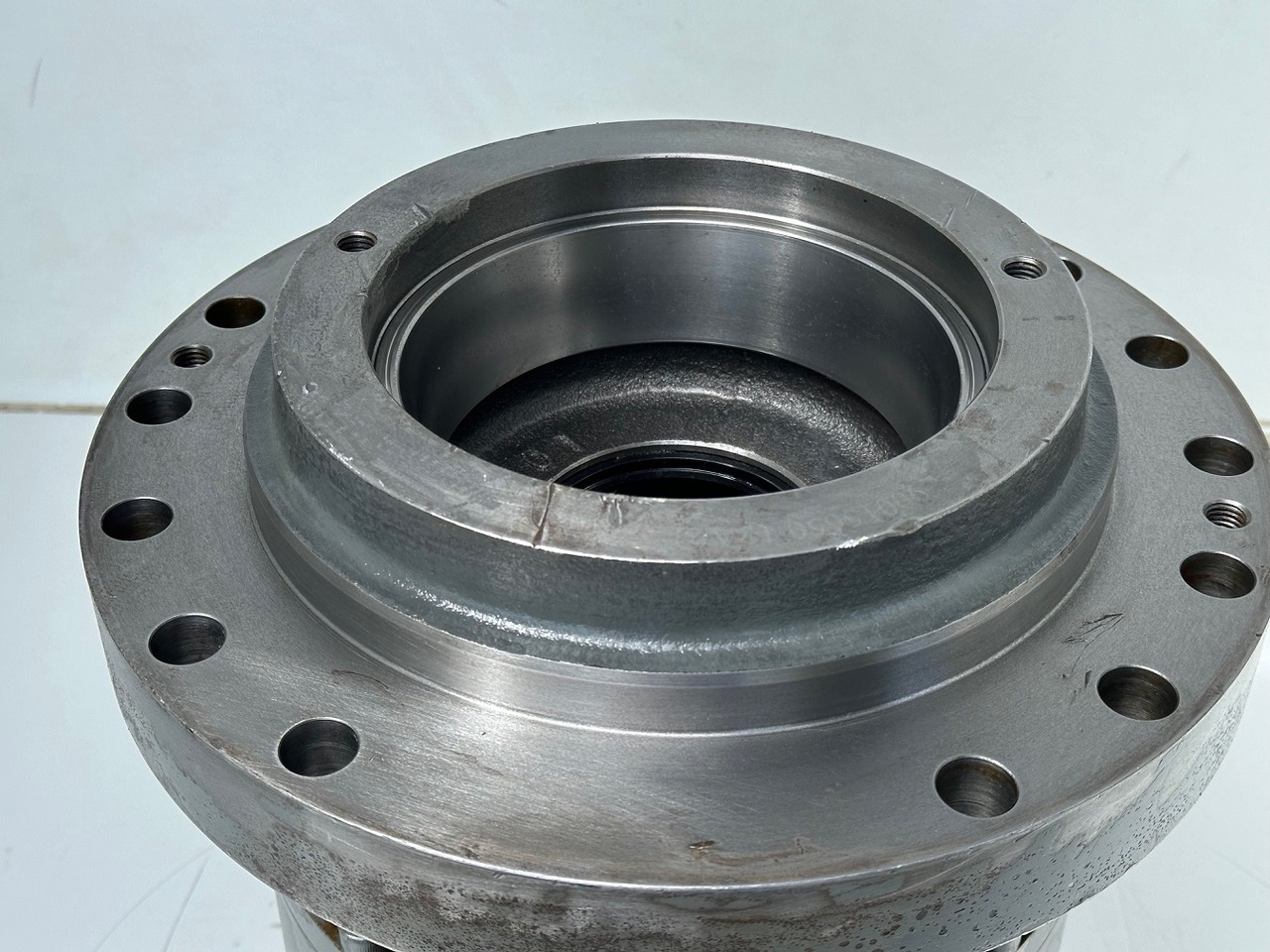 Swing motor for Excavator Liebherr Abtriebswellengehäuse ID-Nr.90015650 - Innenrad ID-Nr.90015651 inkl. beiden Kegelrollenlager ID-Nr.761008503 - ID-Nr.10195527. SAT225/268 - SAT250/278 - SAT250/283. #11501.31885#: picture 15 Swing motor for Excavator Liebherr Abtriebswellengehäuse ID-Nr.90015650 - Innenrad ID-Nr.90015651 inkl. beiden Kegelrollenlager ID-Nr.761008503 - ID-Nr.10195527. SAT225/268 - SAT250/278 - SAT250/283. #11501.31885#: picture 15