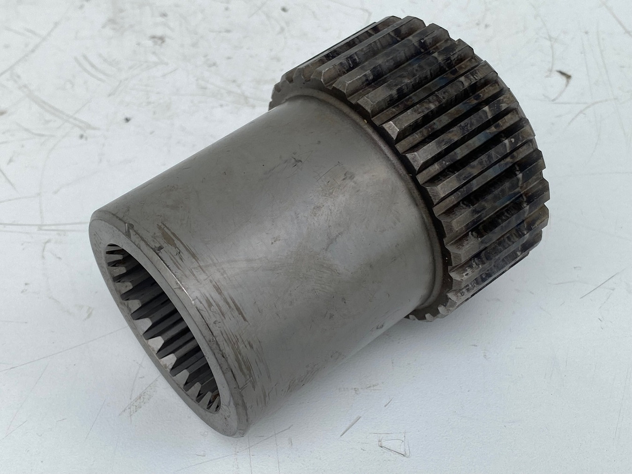 Liebherr Lamellenträger ID-Nr.9443704 - ID-Nr.944370403. FAT600, FAT600P067, FAT600P080. #LAM1005# - Final drive for Crawler excavator: picture 1 Liebherr Lamellenträger ID-Nr.9443704 - ID-Nr.944370403. FAT600, FAT600P067, FAT600P080. #LAM1005# - Final drive for Crawler excavator: picture 1