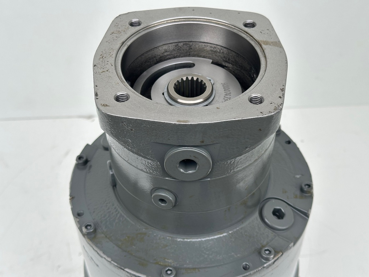 Liebherr Liebherr Drehwerkantrieb Typ:DAT200/1455 mit ID-Nr.13763178 - ID-Nr.13777972. #13763178.545-01216# - Swing motor for Crawler crane: picture 4 Liebherr Liebherr Drehwerkantrieb Typ:DAT200/1455 mit ID-Nr.13763178 - ID-Nr.13777972. #13763178.545-01216# - Swing motor for Crawler crane: picture 4