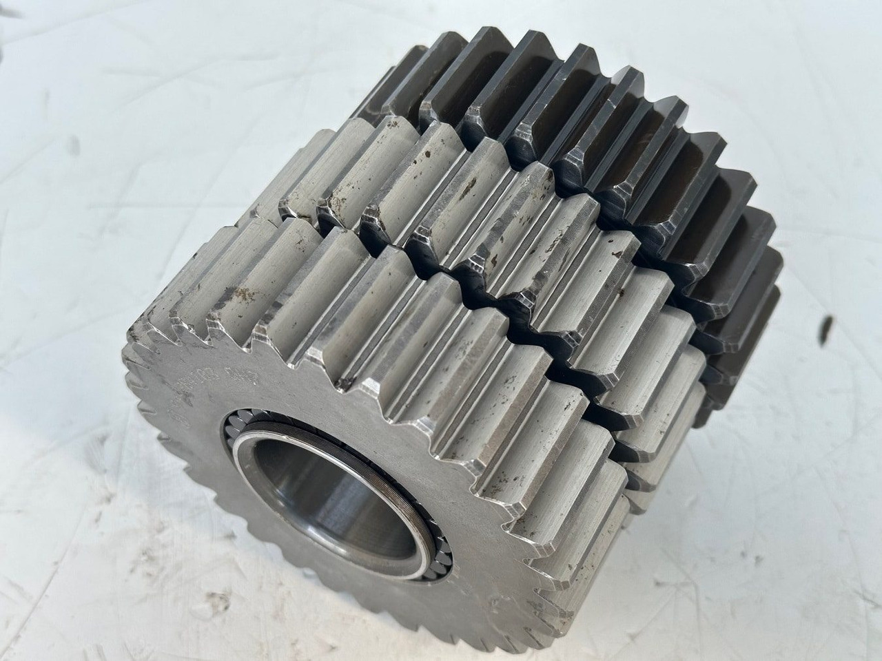 Liebherr Planetenrad ID-Nr.9442840 - ID-Nr.944284003. FAT350 - FAT350P022 - FAT350P059 - FAT350P062 - FAT350P068 - FAT350P079. LH22C, R313, R317, R900, R902, R904, R912, R914, R922, R924, R924 COMP - Final drive for Construction machinery: picture 5 Liebherr Planetenrad ID-Nr.9442840 - ID-Nr.944284003. FAT350 - FAT350P022 - FAT350P059 - FAT350P062 - FAT350P068 - FAT350P079. LH22C, R313, R317, R900, R902, R904, R912, R914, R922, R924, R924 COMP - Final drive for Construction machinery: picture 5