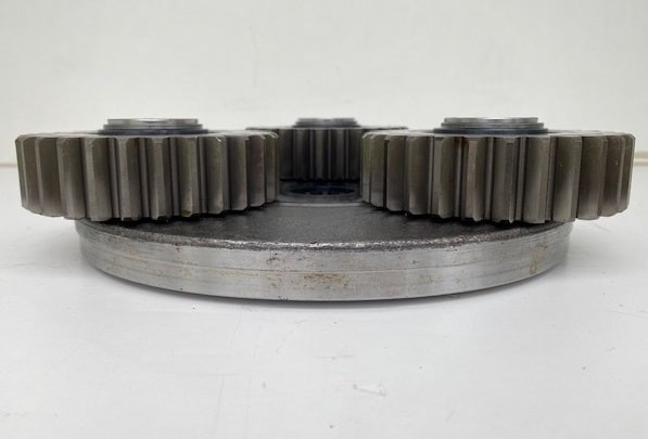 Liebherr Planetenträger mit Planetenrad ID-Nr.944300803 - ID-Nr.944301003. FAT400 - FAT400/018 - FAT400P018 - FAT400P063 - FAT400P073 - FAT400P092. #C6-2699# - Final drive for Crawler excavator: picture 4 Liebherr Planetenträger mit Planetenrad ID-Nr.944300803 - ID-Nr.944301003. FAT400 - FAT400/018 - FAT400P018 - FAT400P063 - FAT400P073 - FAT400P092. #C6-2699# - Final drive for Crawler excavator: picture 4