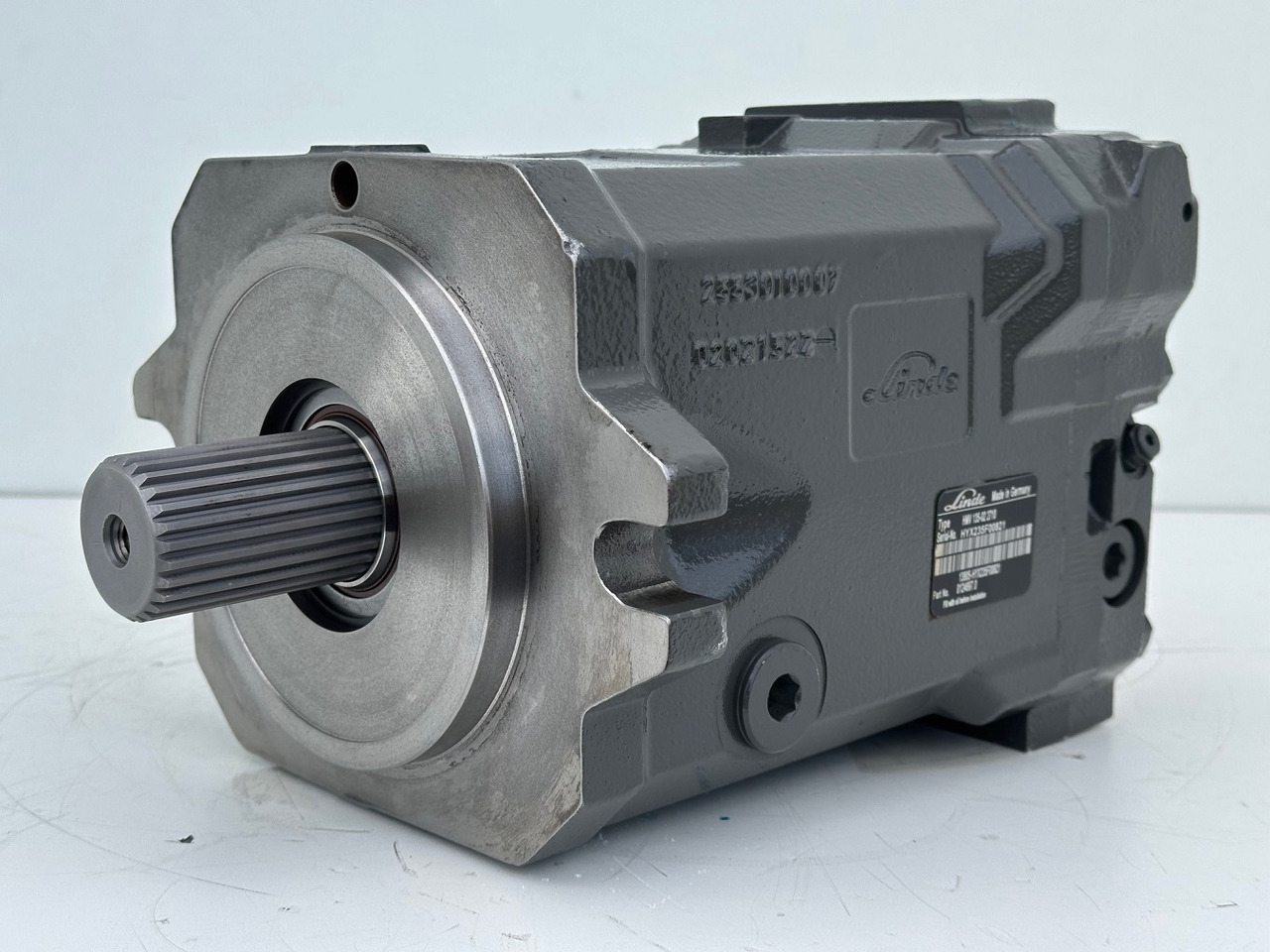 Linde Verstellmotor-Axialkolbenmotor Typ:HMV135-02 2710. #HMV135-02.2710# - Hydraulic motor: picture 1 Linde Verstellmotor-Axialkolbenmotor Typ:HMV135-02 2710. #HMV135-02.2710# - Hydraulic motor: picture 1