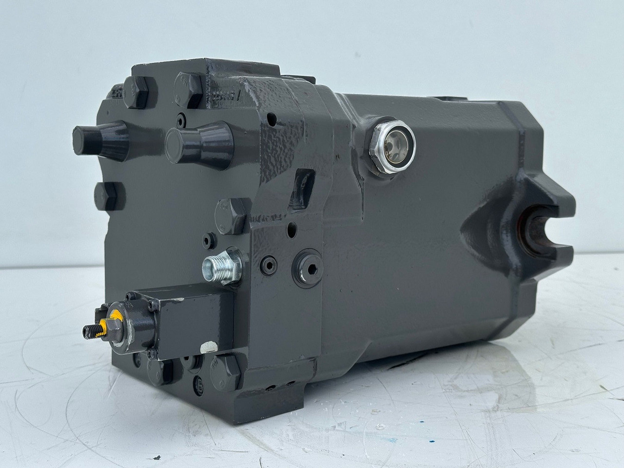 Linde Verstellmotor-Axialkolbenmotor Typ:HMV135-02 2710. #HMV135-02.2710# - Hydraulic motor: picture 3 Linde Verstellmotor-Axialkolbenmotor Typ:HMV135-02 2710. #HMV135-02.2710# - Hydraulic motor: picture 3