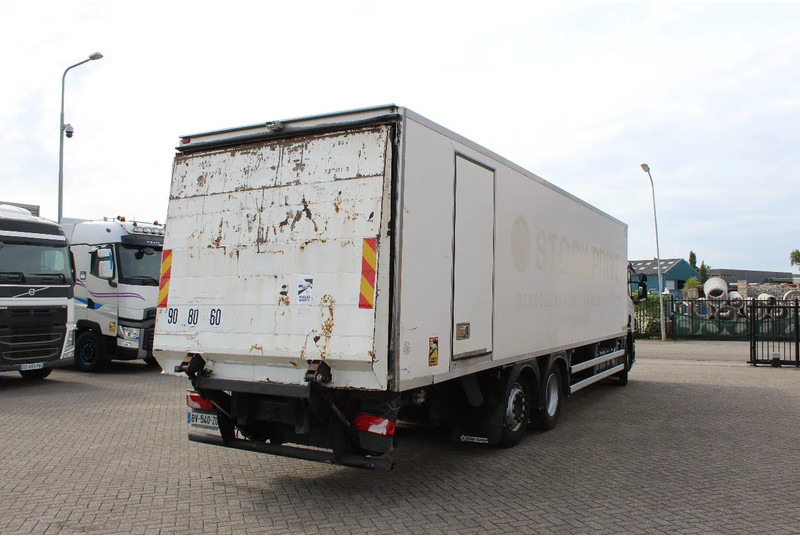 Scania P320 * EURO5 * 6X2 * CARRIER SUPRA 750 * MANUAL * - Refrigerator truck: picture 3 Scania P320 * EURO5 * 6X2 * CARRIER SUPRA 750 * MANUAL * - Refrigerator truck: picture 3