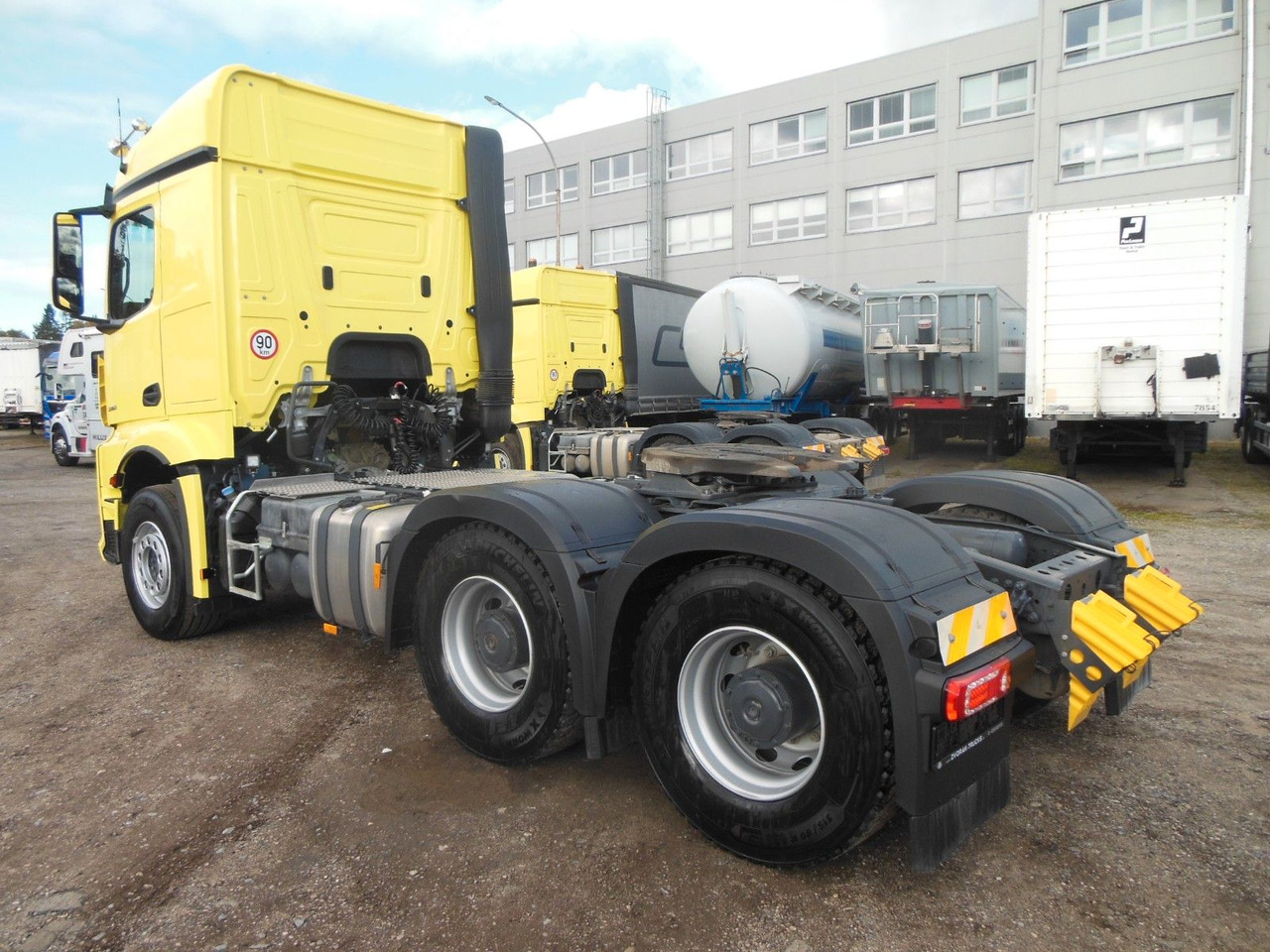 Mercedes-Benz ACTROS 3353, 6X4, 120.000 KG, TRK, 4 STÜCKS, - Tractor unit: picture 4 Mercedes-Benz ACTROS 3353, 6X4, 120.000 KG, TRK, 4 STÜCKS, - Tractor unit: picture 4