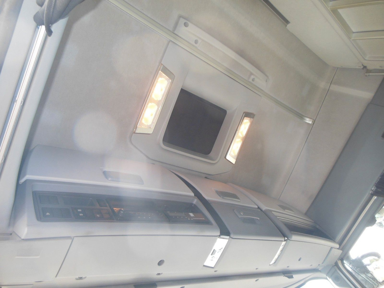 Tractor unit Renault T 480, LOWDECK, NEUE TACHO SMART 2: picture 10 Tractor unit Renault T 480, LOWDECK, NEUE TACHO SMART 2: picture 10