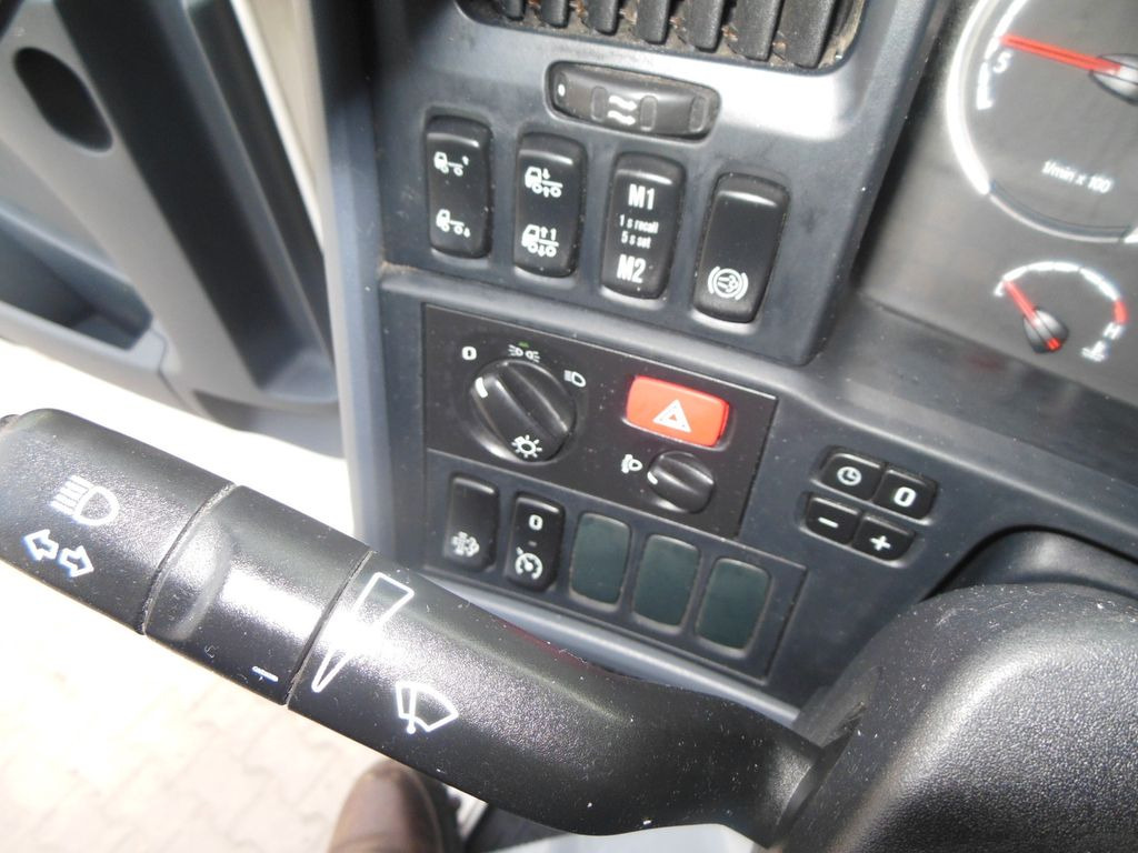 Tractor unit Scania R 520, V8, RETARDER: picture 15