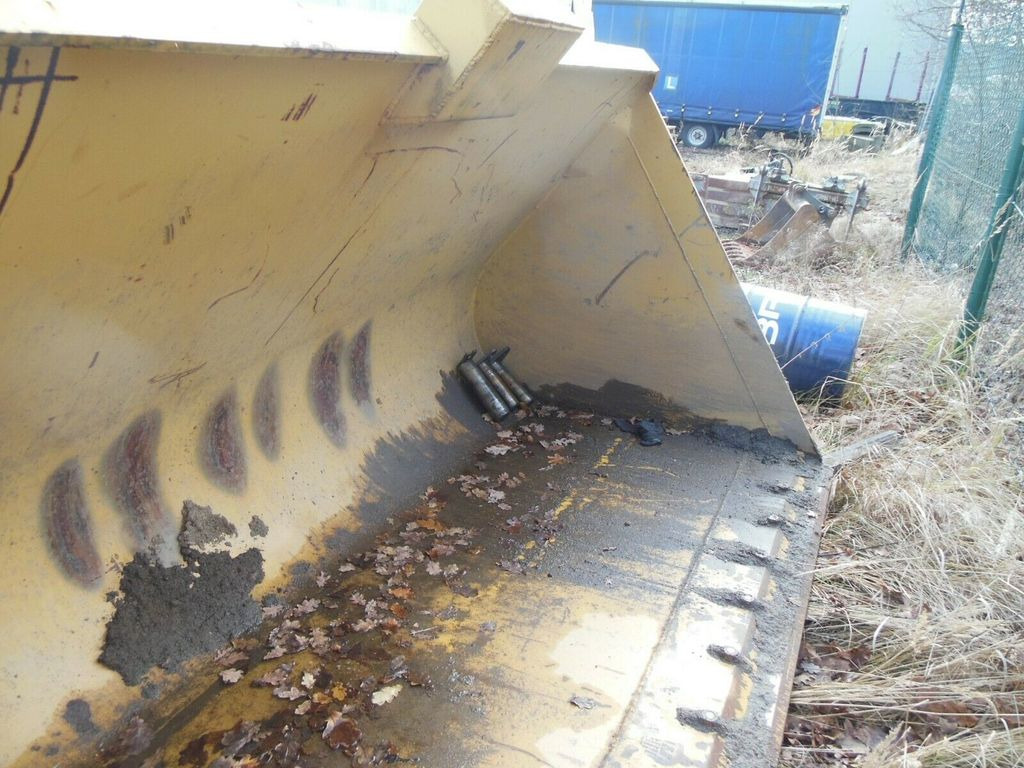 Volvo L120 - Schaufel 3,8m3 Volvo L120 - Schaufel 3,8m3 - Loader bucket: picture 4 Volvo L120 - Schaufel 3,8m3 Volvo L120 - Schaufel 3,8m3 - Loader bucket: picture 4